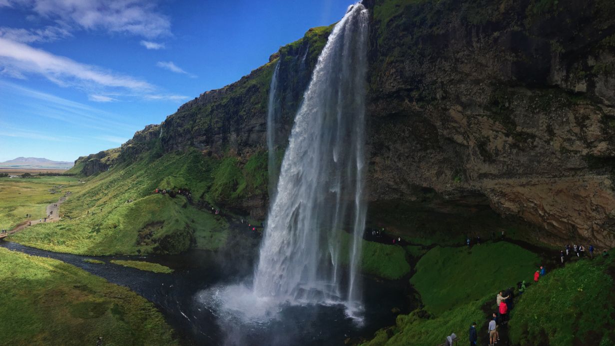 4 seljalandsfoss waterfalls you can walk behind iceland map winter skogafoss