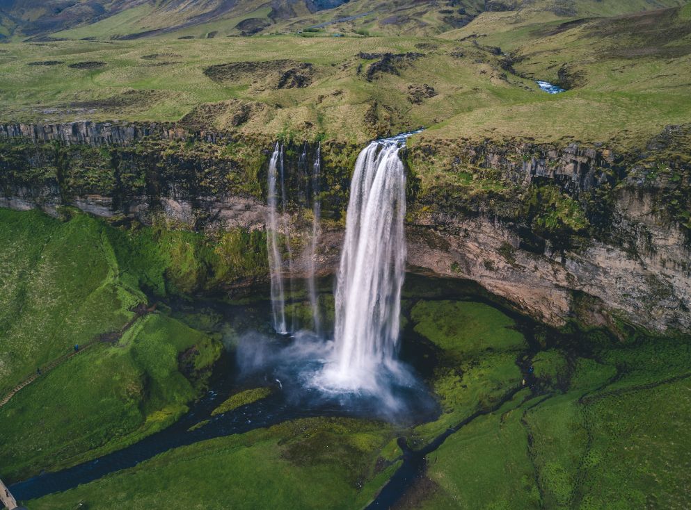 5 seljalandsfoss waterfalls you can walk behind iceland map winter skogafoss